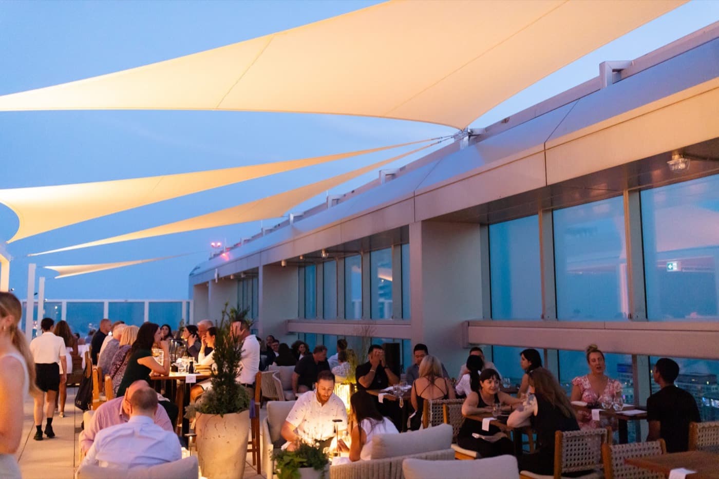 Aera Lounge, a night at the venue