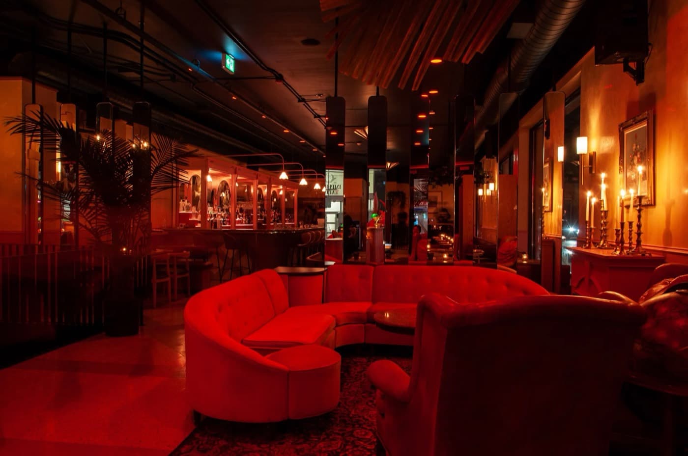 Bar Mordecai, inside