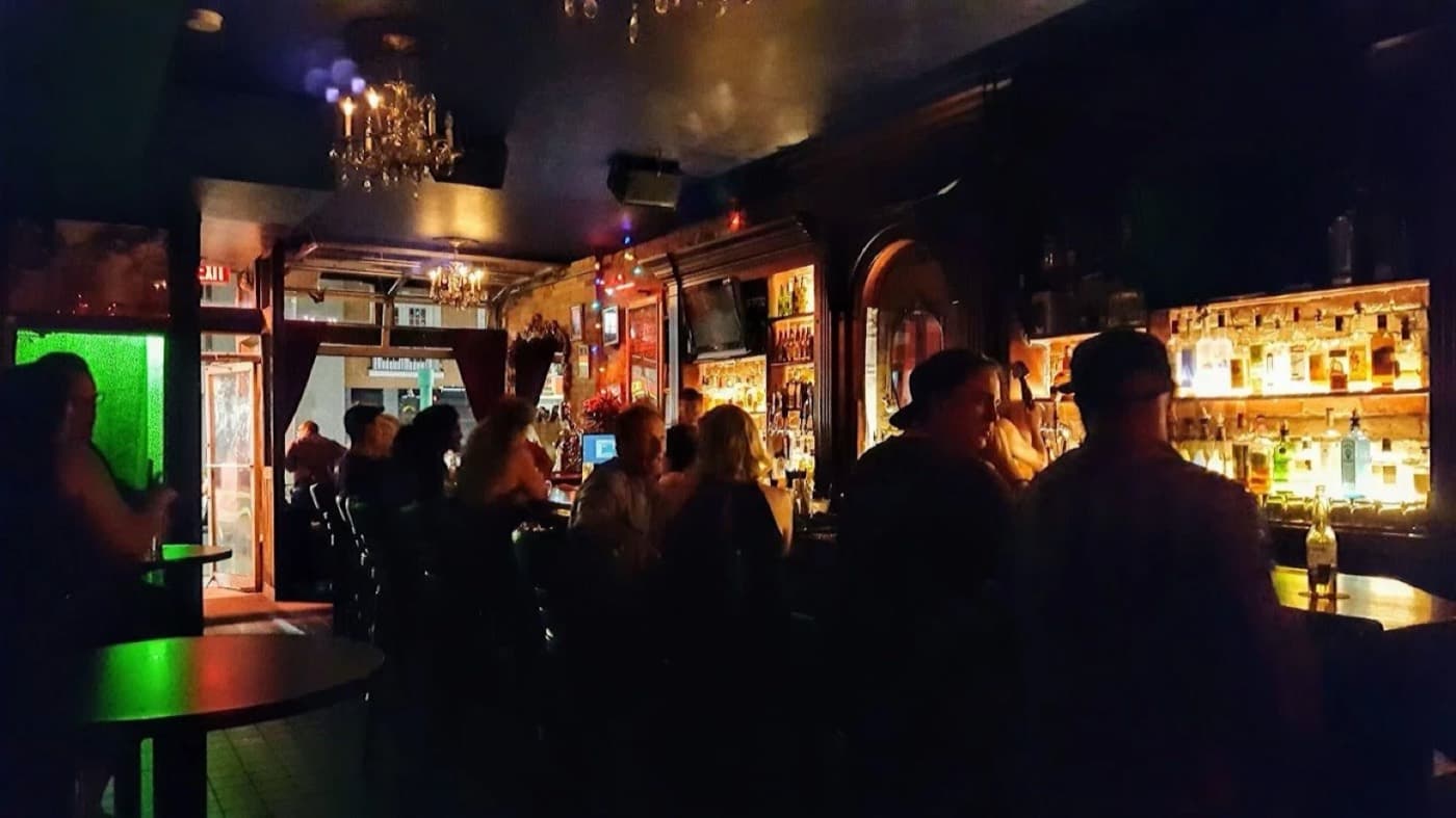 The Painted Lady, the room
